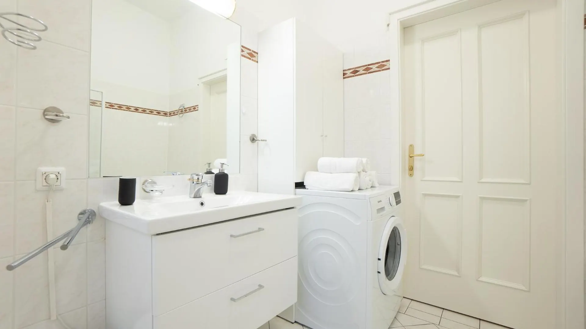 Cozy 1Br Apartment Near Opera - 24H Self Check-In Vienna 0*,